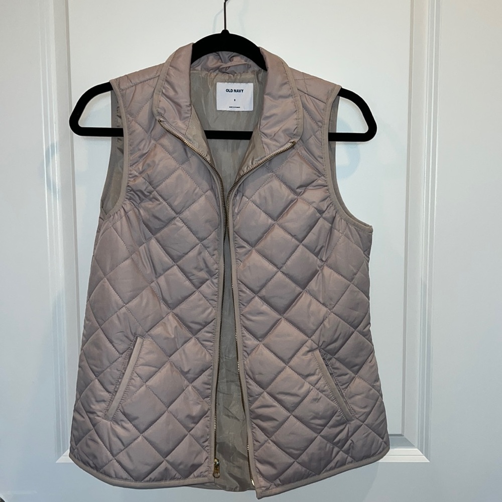 Old navy small puffer vest